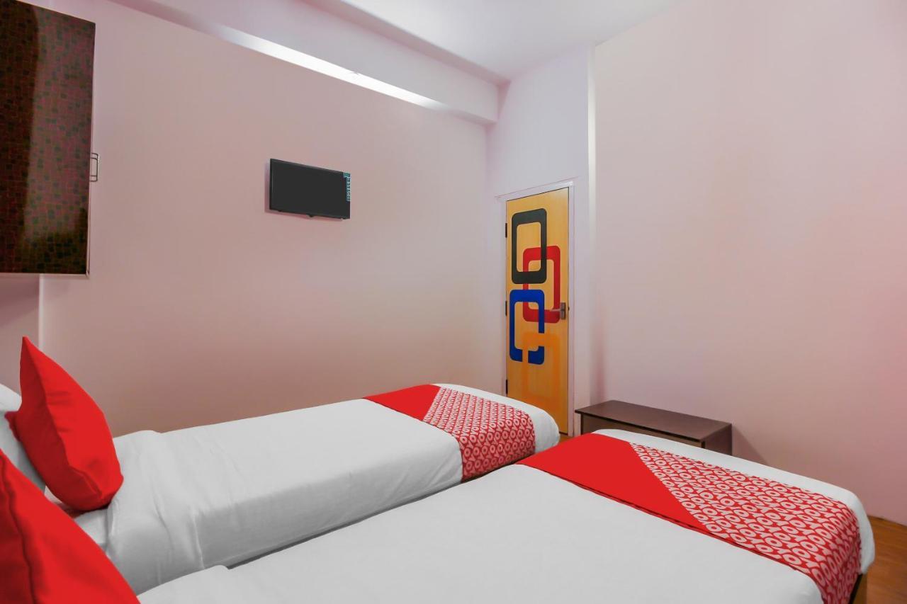 OYO 17168 Hz Lodge Hajdarabad Zewnętrze zdjęcie