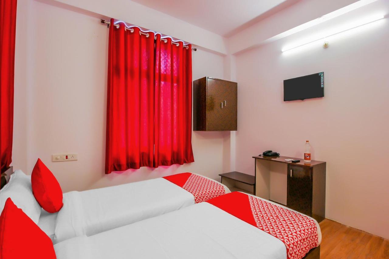 OYO 17168 Hz Lodge Hajdarabad Zewnętrze zdjęcie
