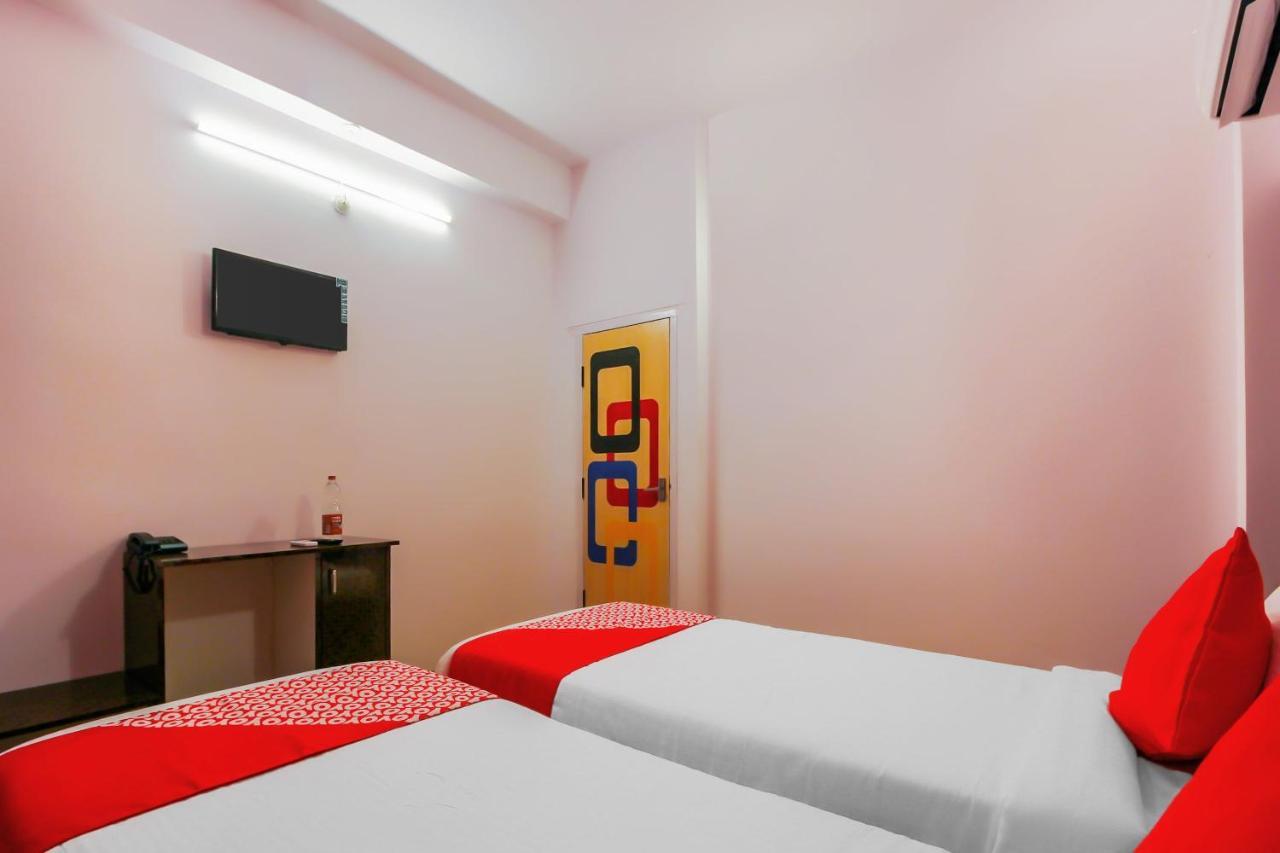 OYO 17168 Hz Lodge Hajdarabad Zewnętrze zdjęcie